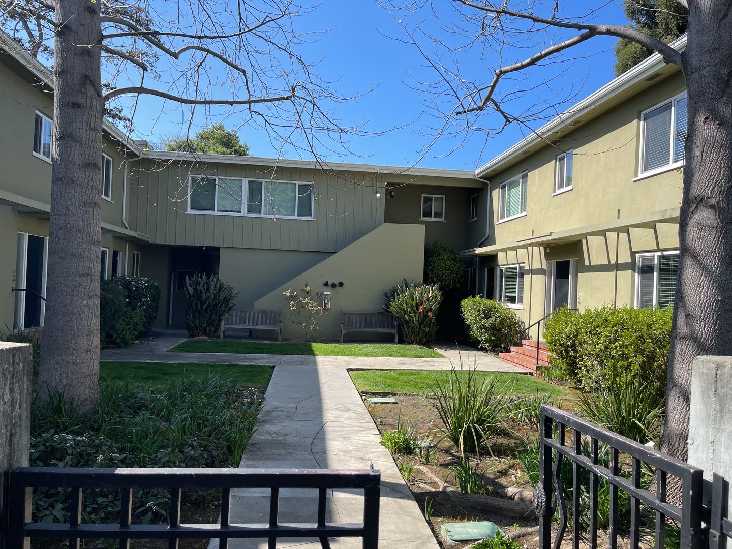 Menlo Park Apartment: 400 Ravenswood Ave