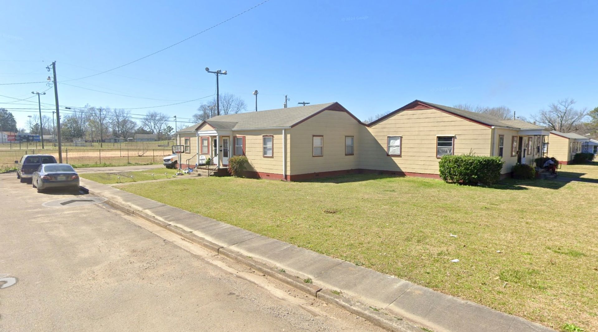 Tarrant Apartment: 1205 Thomason Ave, 1242 Virginia St