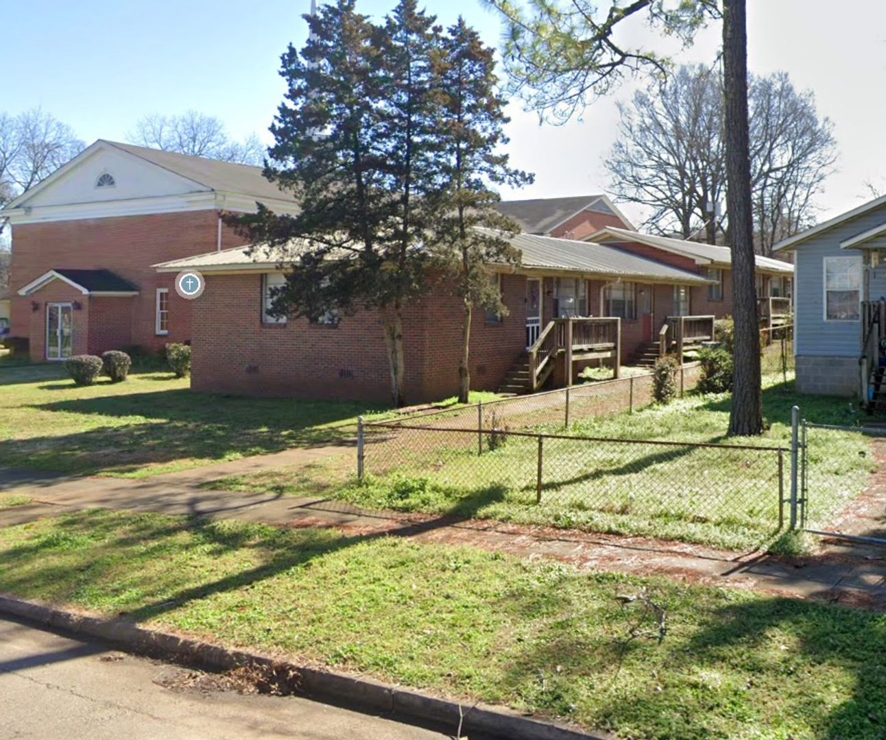 Tarrant Apartment: 631 Bell Ave