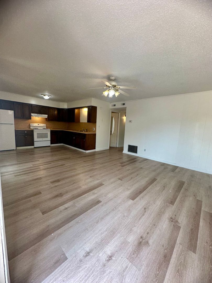 Paragould Apartment: 405 N. 7th St.