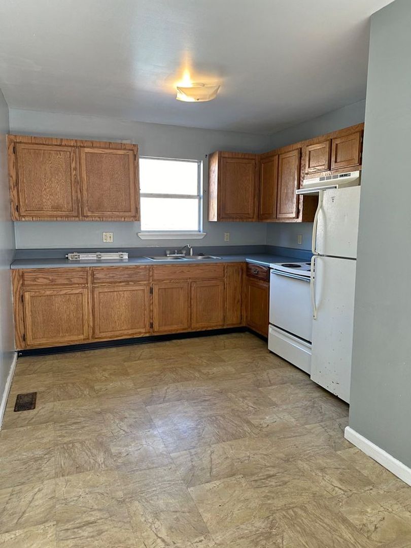 Paragould Apartment: 1203 S 7th St