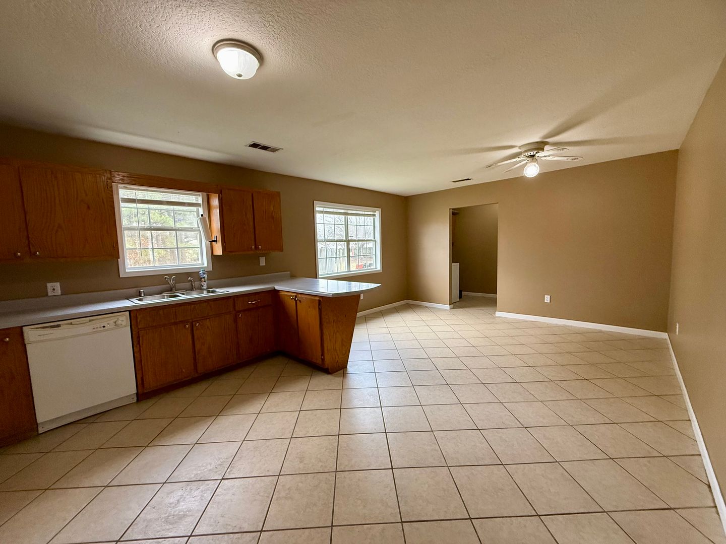 205 N 18th Ave 4 of 12