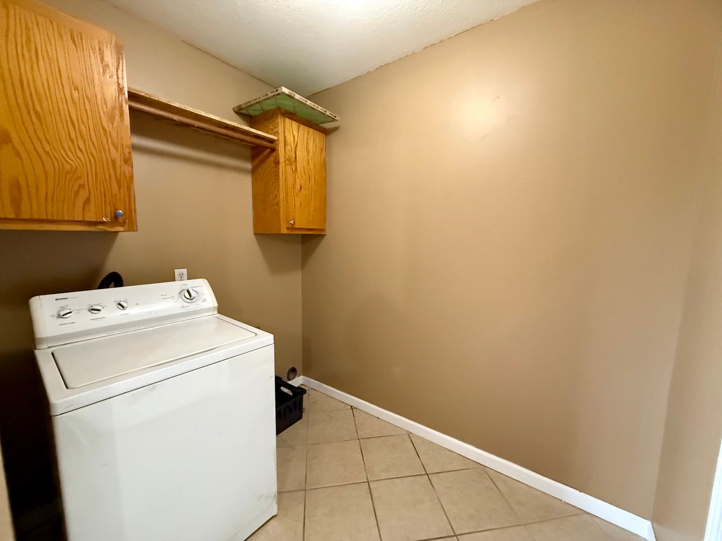 Laundry room at 205 N 18th Ave
