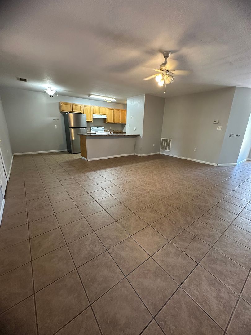 Paragould Apartment: 1112 Lake St