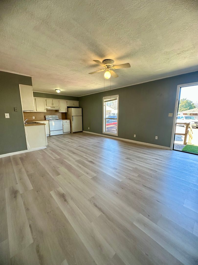 Paragould Apartment: 405 N. 7th St.