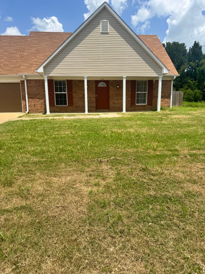 Brighton House: 386 Wylie Dr