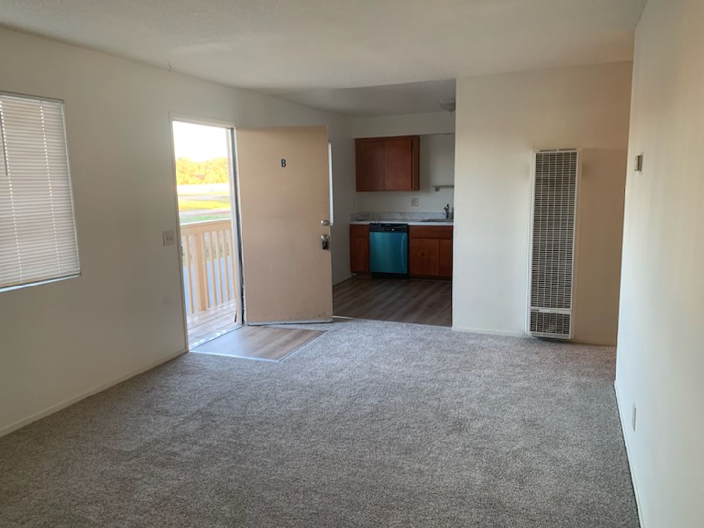 OCEANO Apartment: 1570 LAKESIDE AVE.