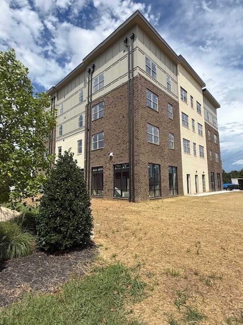 Lebanon Apartment: 829 Carthage Hwy.