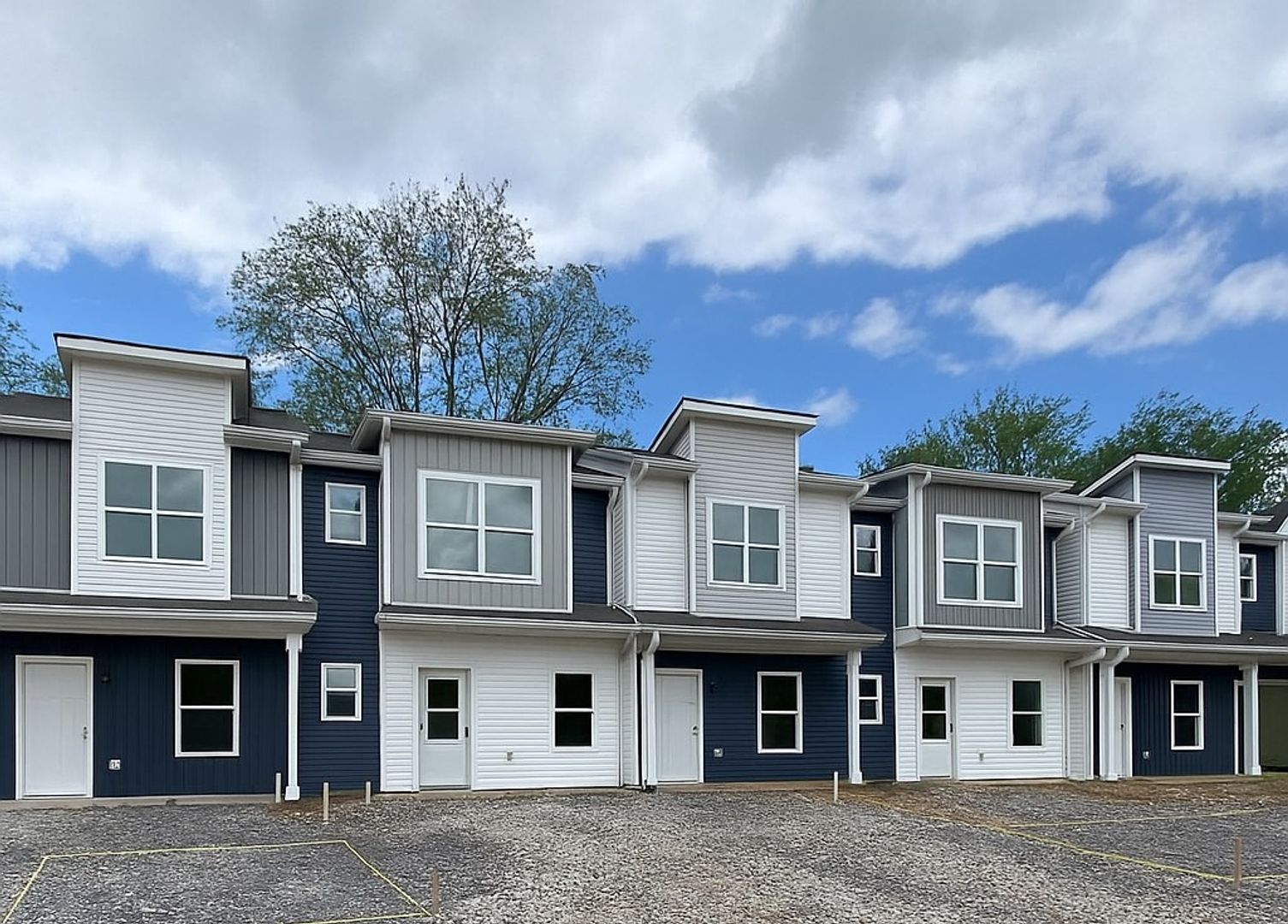 Gordonsville Apartment: Caney Commons Dr.