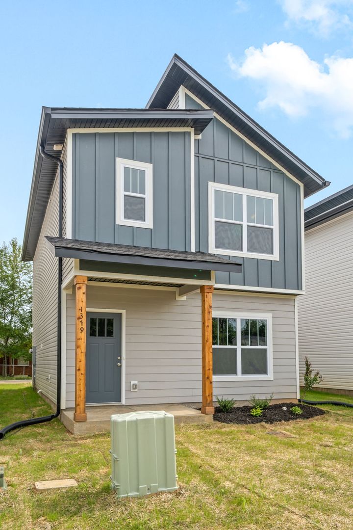 Clarksville House: 1395 Crossland Ave.