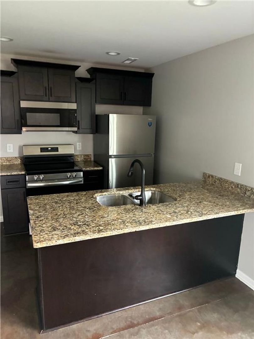 Lebanon Apartment: 1200 Bluebird Rd