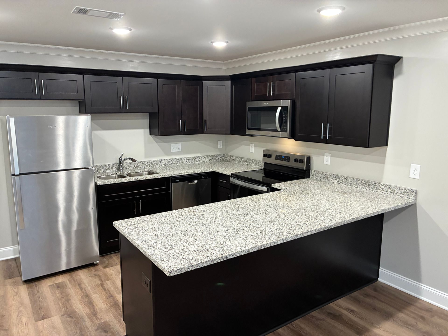 Lebanon Apartment: 521 Melrose St.