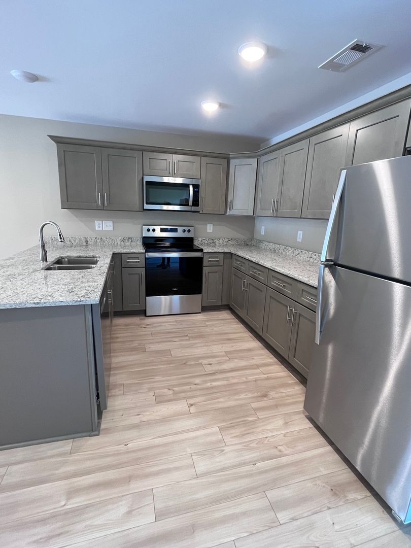 Lebanon Apartment: 211 E. Adams Ave.