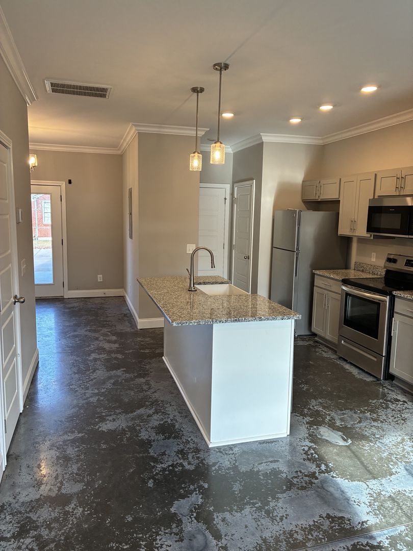 Clarksville House: 1379 Crossland Ave.