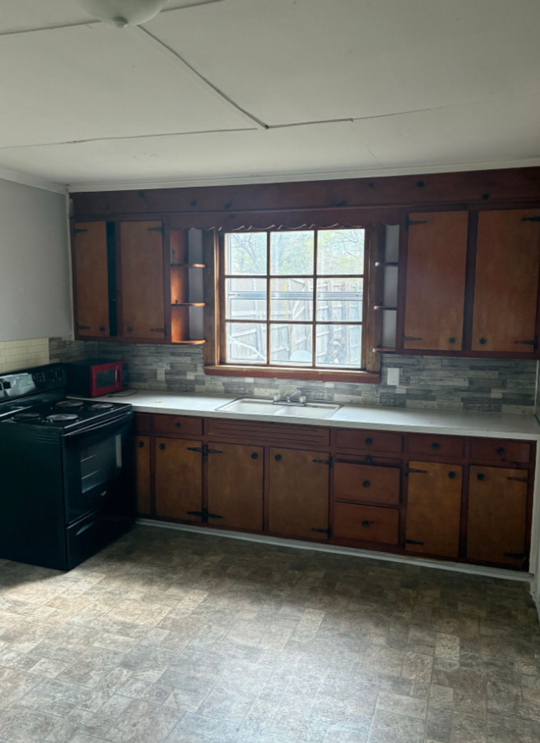 Lebanon Apartment: 113 S Hatton Ave