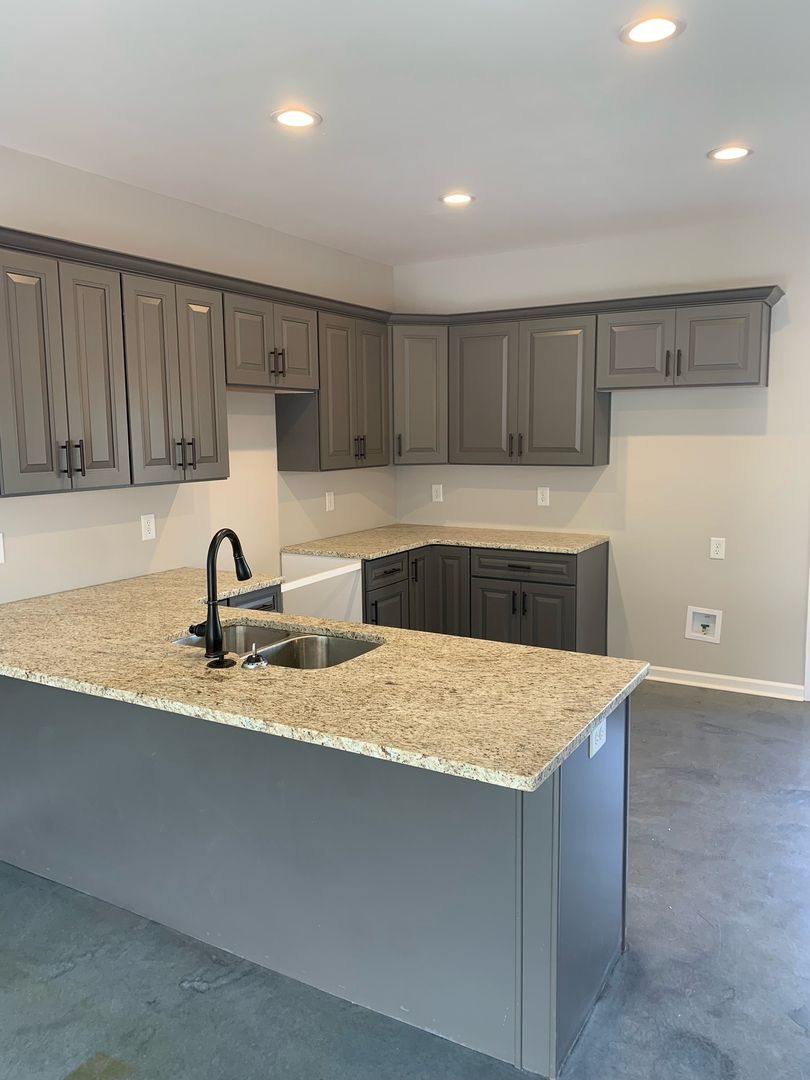 Lebanon Apartment: 885 E. Baddour Pkwy.