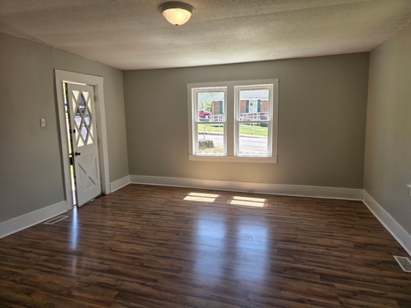 Clarksville House: 419 High St