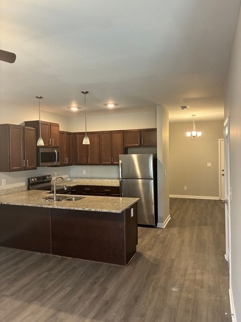 Clarksville Apartment: 767 Monroe St.