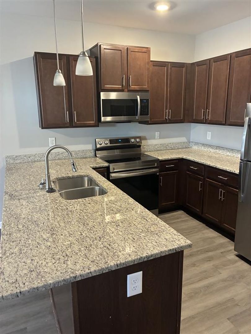 Clarksville Apartment: 767 Monroe St.