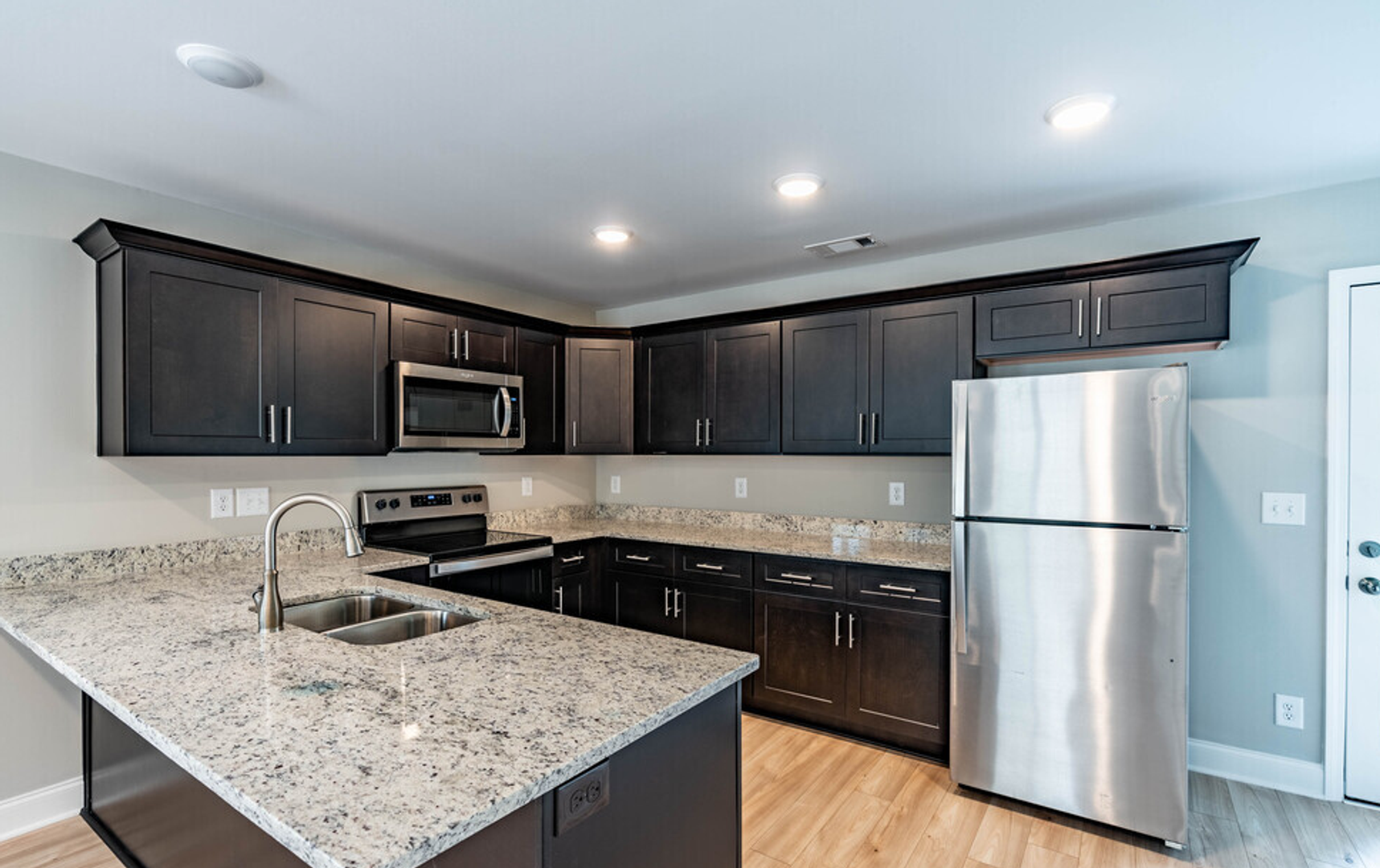 Lebanon Apartment: 521 Melrose St.