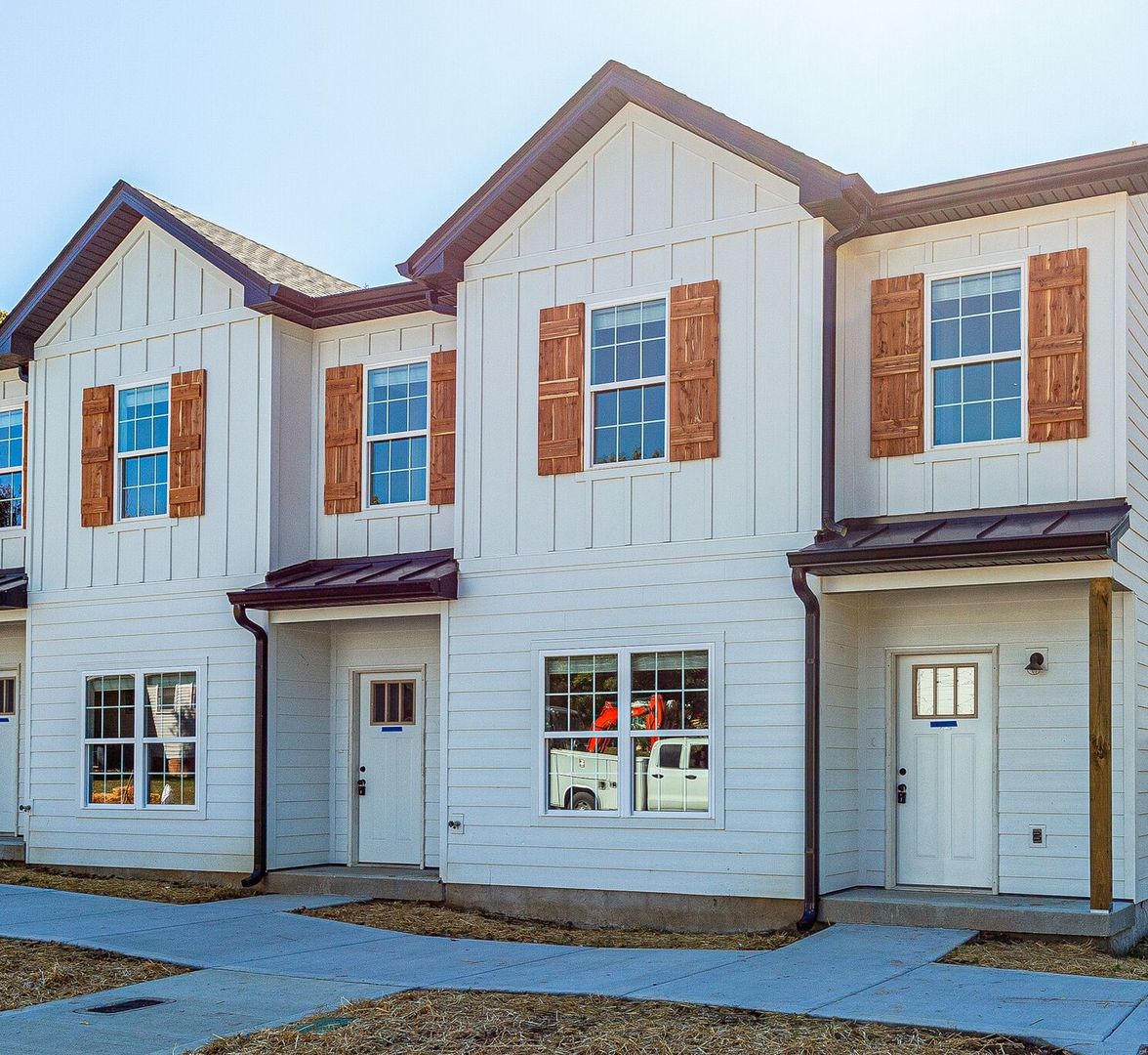 Lebanon Apartment: 1410 Bluebird Rd.