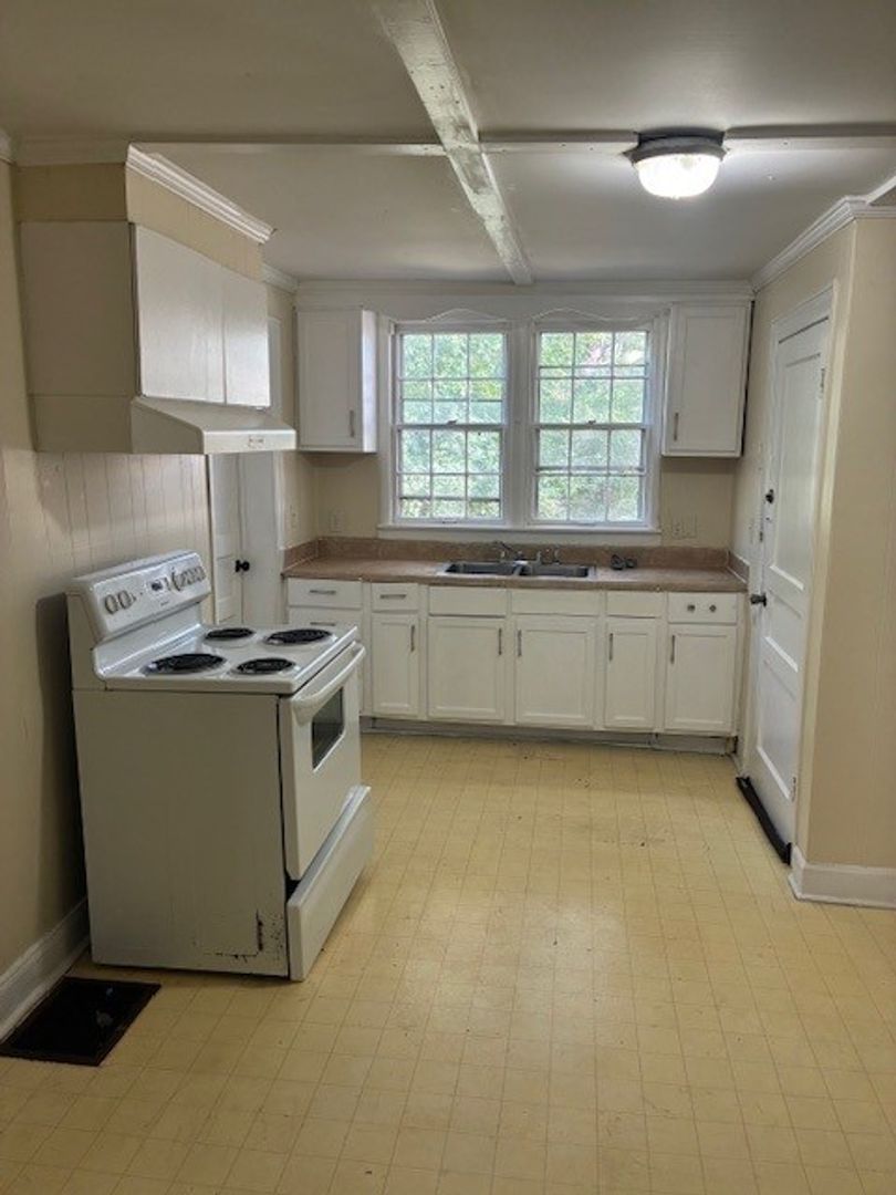 Clarksville Apartment: 541 Greenwood Ave.