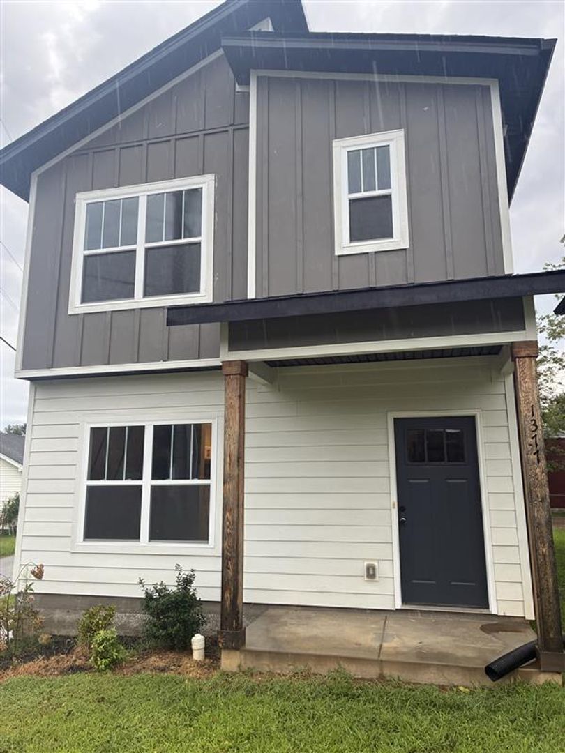 Clarksville House: 1377 Crossland Ave.