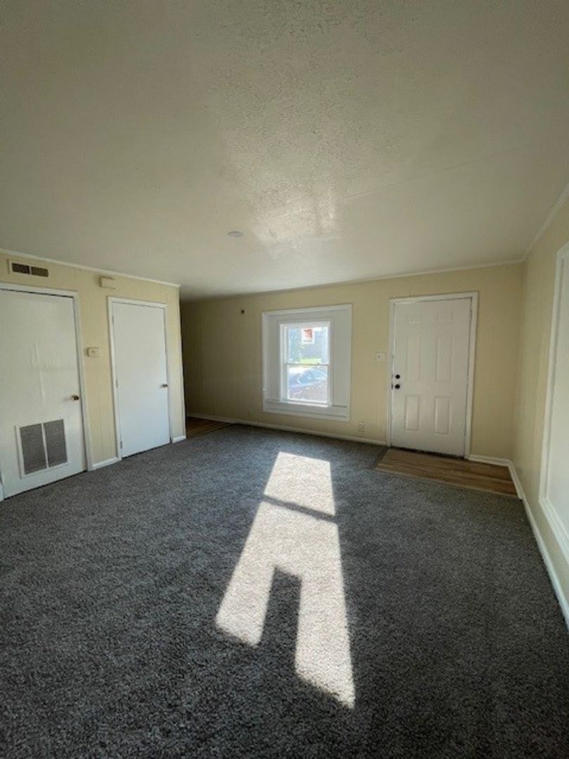 Hopkinsville Apartment: 101 N Clay St