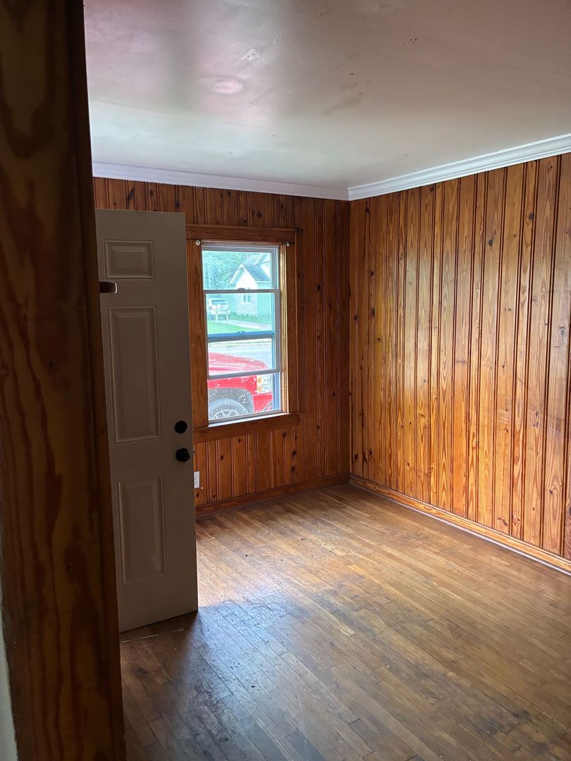 Lebanon Apartment: 105 N Hatton Ave
