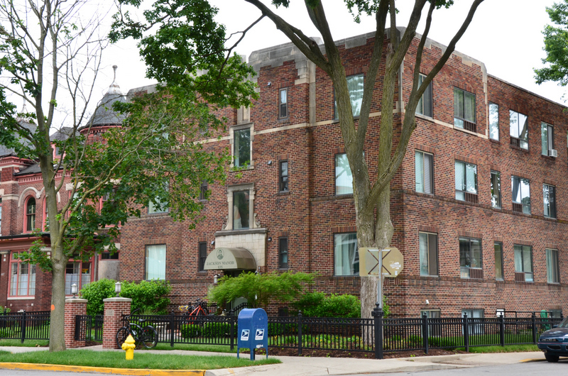 Fort Wayne Apartment: 835 W. Wayne St.