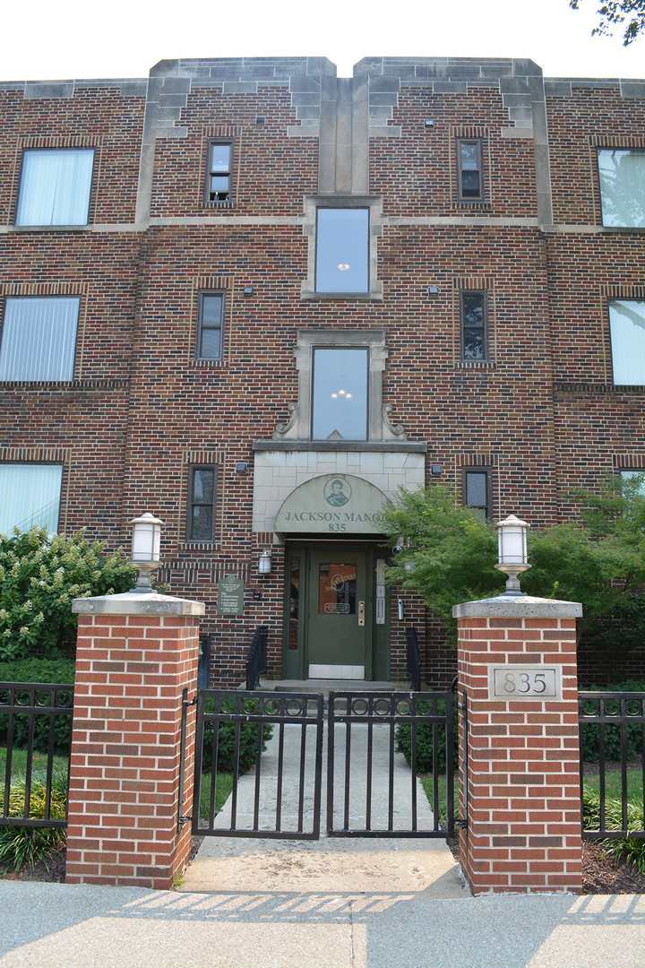 Fort Wayne Apartment: 835 W. Wayne St.
