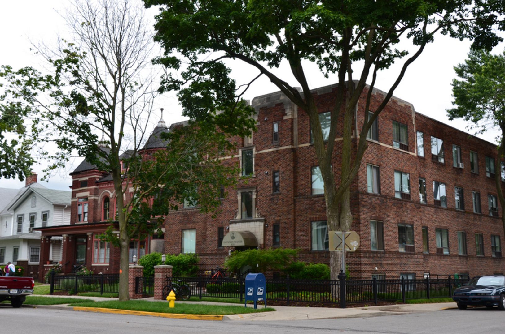 Fort Wayne Apartment: 835 W. Wayne St.