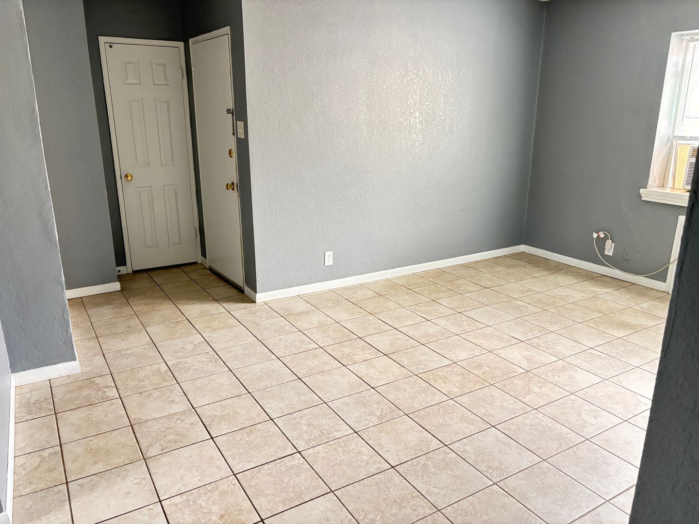 Fort Wayne Apartment: 2222 Hoagland Avenue