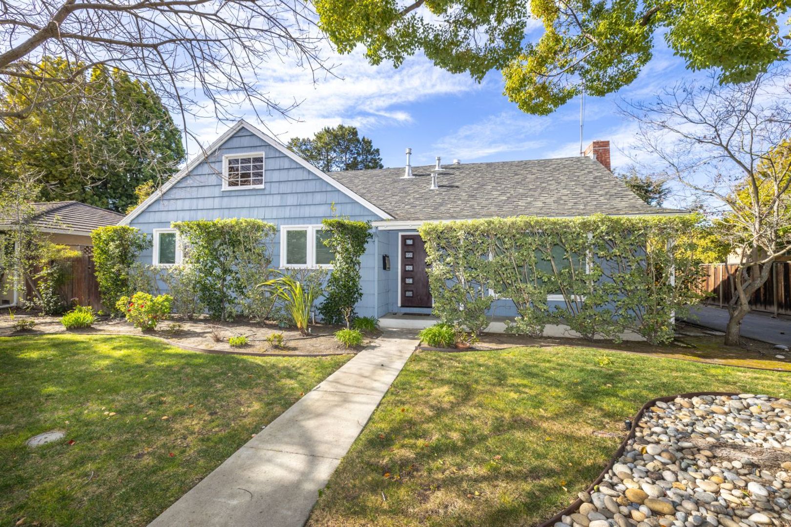 Palo Alto House: 591 St. Claire Dr
