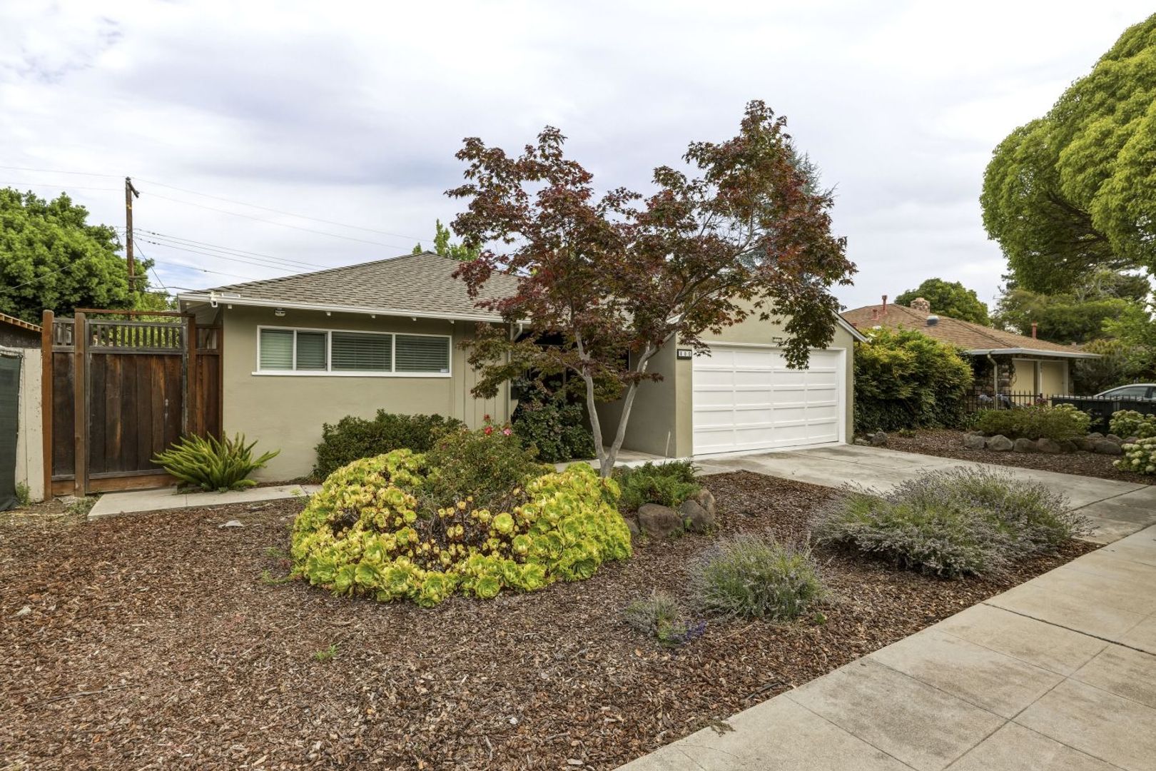 Palo Alto House: 889 Embarcadero Rd