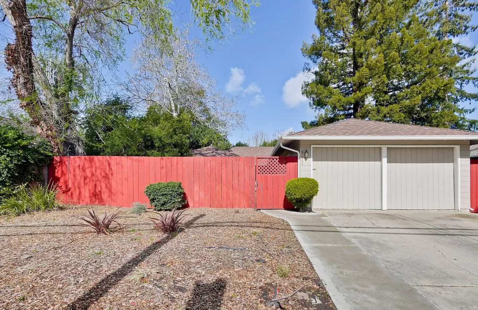 Palo Alto House: 907 Embarcadero Road