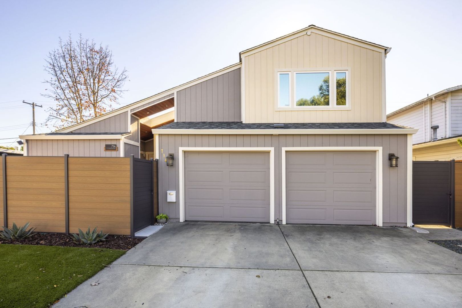 Palo Alto House: L- 714 E Charleston Rd