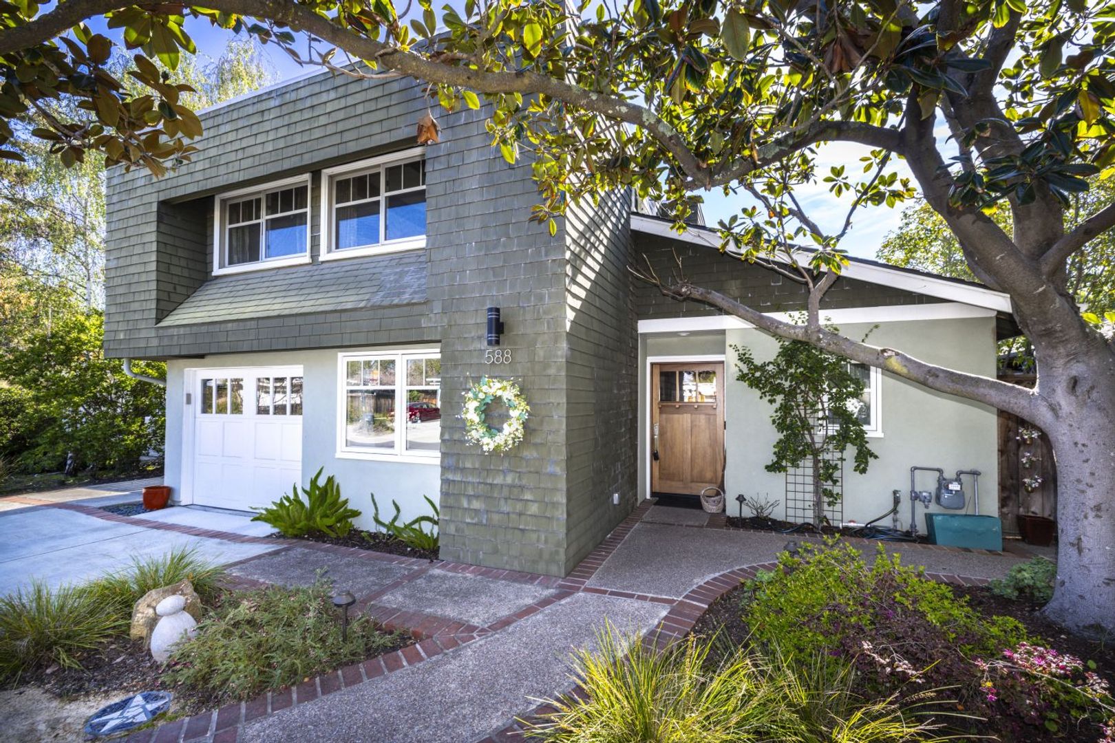 Palo Alto House: 588 Bryson Ave