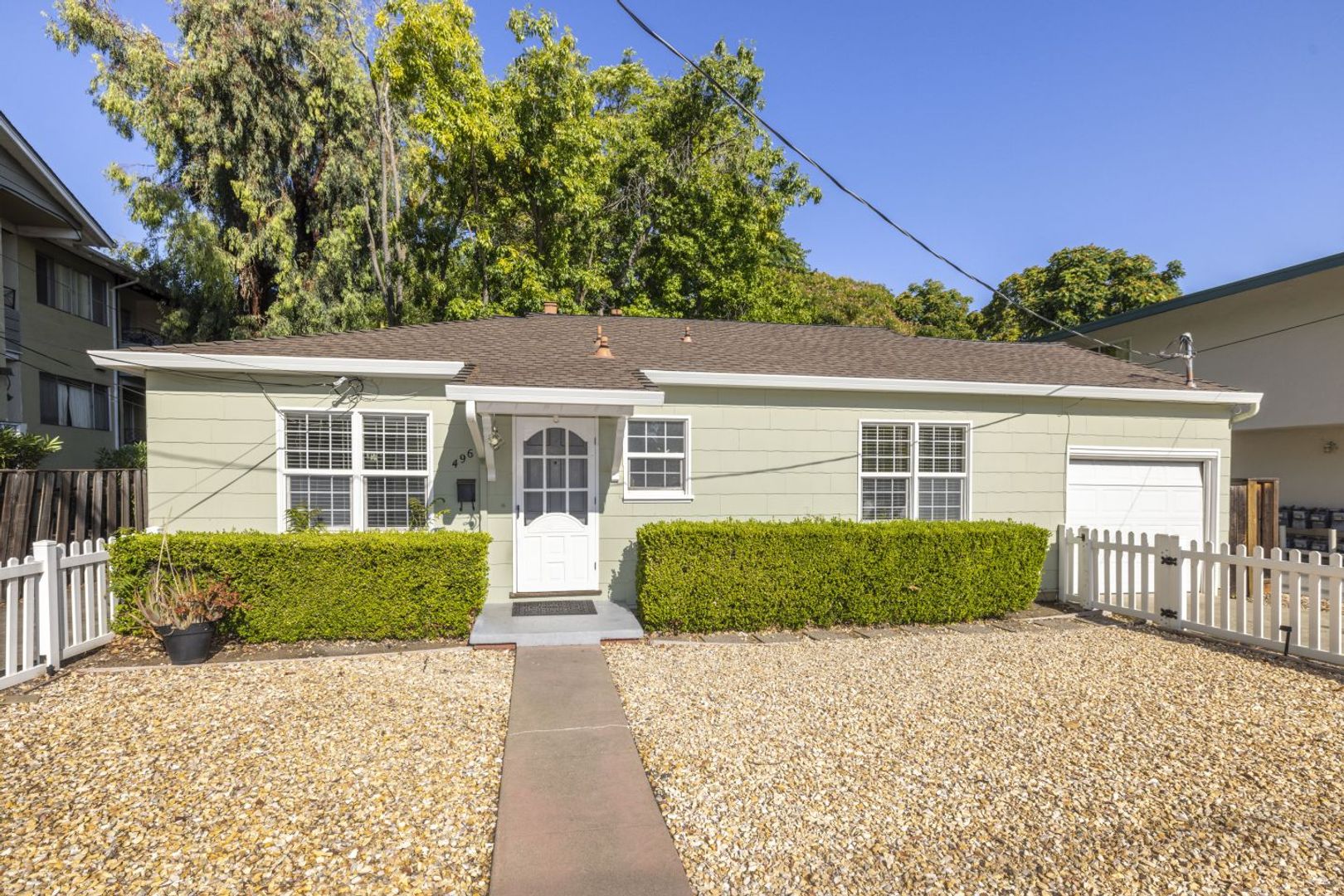 Mountain View Apartment: 496 Chiquita Ave.