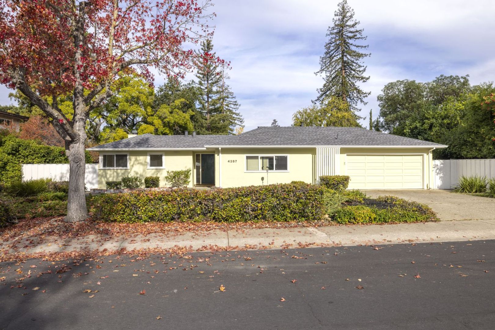 Palo Alto House: 4287 Pomona Ave