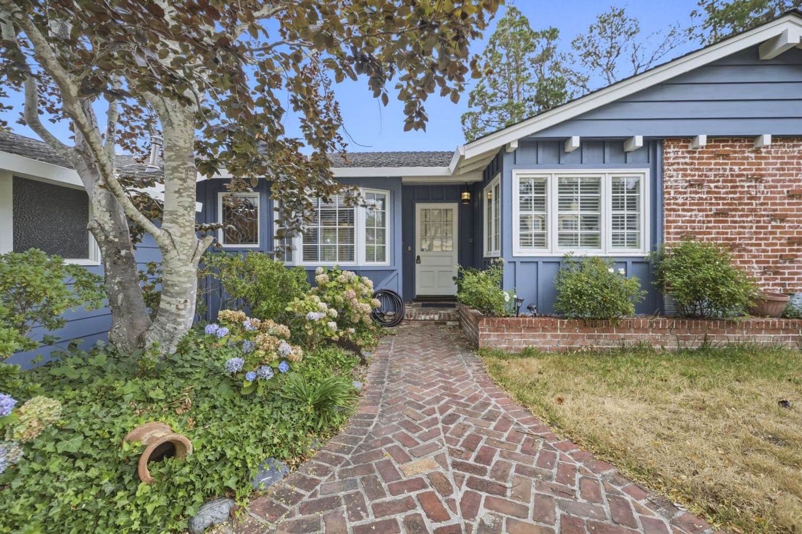 Burlingame House: 2973 Arguello Dr