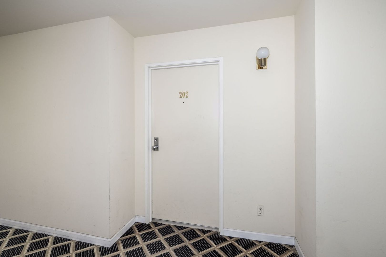 San Mateo House: 3222 Glendora Dr