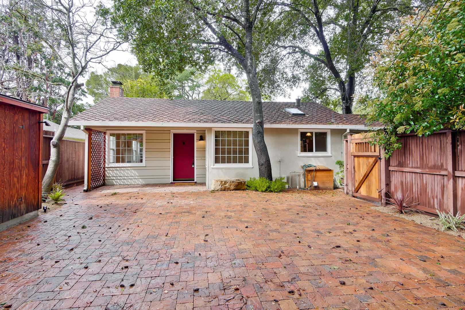 Palo Alto House: 832 Los Robles Ave