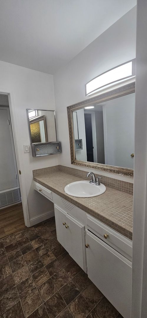 Sacramento Apartment: 5901 South Land Park Drive
