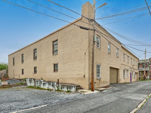 Secure Midtown Garage Parking Spaces