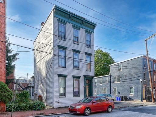 Beautiful 2 Bedroom on Herr St – photo 1