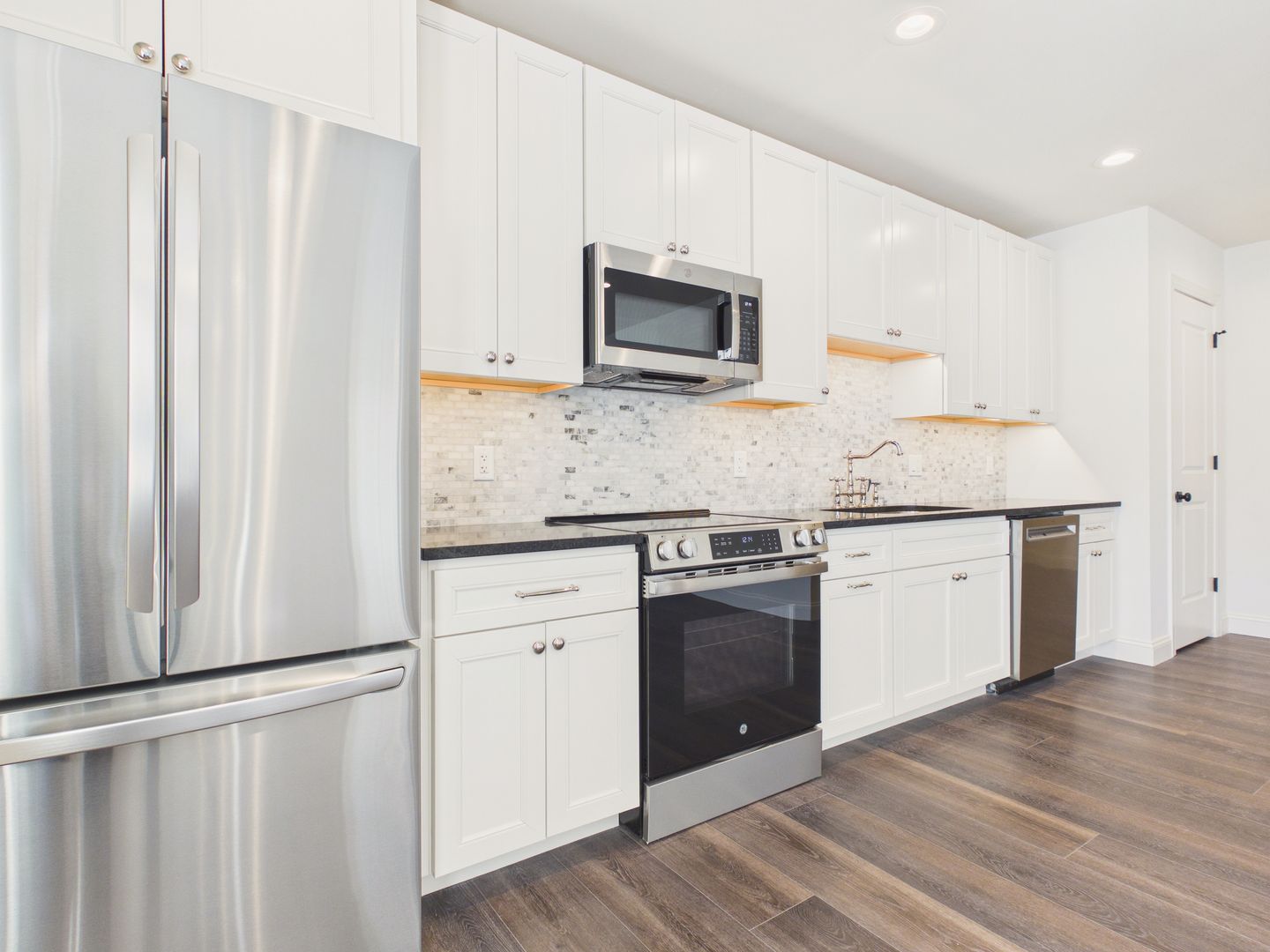 Camp Hill Apartment: 1400 Market St