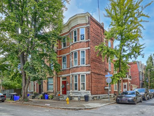 Adorable Top Floor Studio