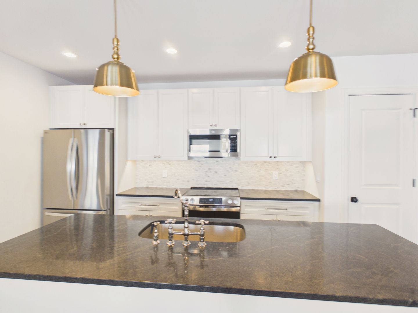 Camp Hill Apartment: 1400 Market St