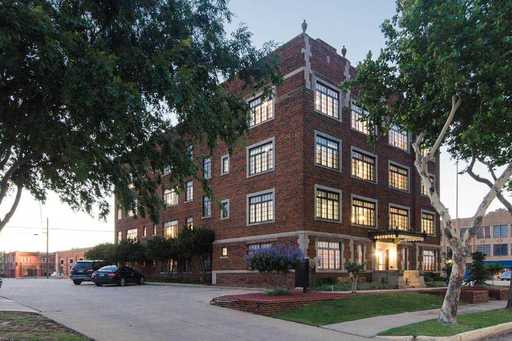 Large ground floor apartment in historic building – photo 1